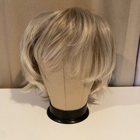 Gray Shag Bob Wig‎ 14” Short Layered Wavy Synthetic Hairpiece - Picture 8 of 8